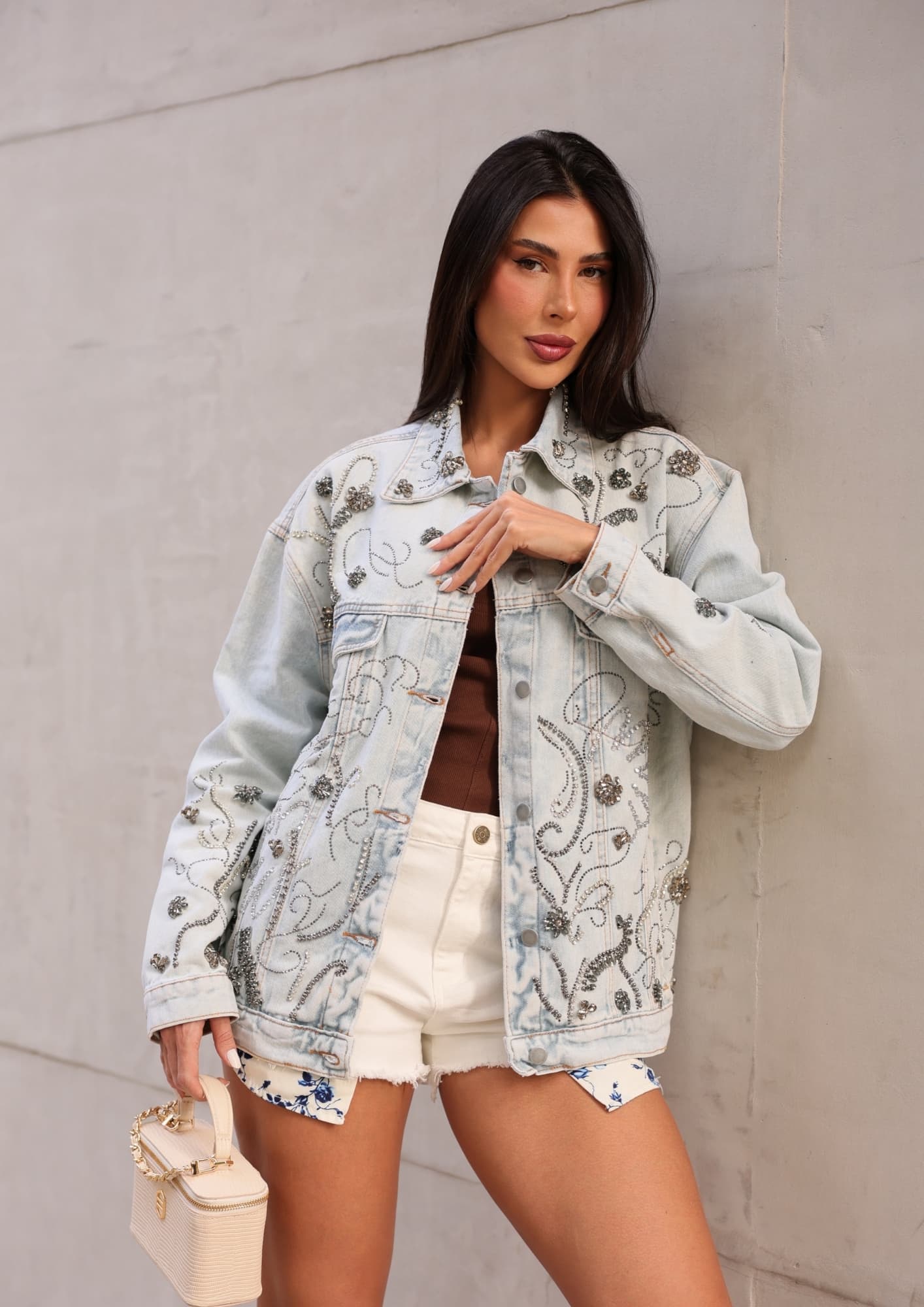 Jaqueta jeans com aplicações geangela 