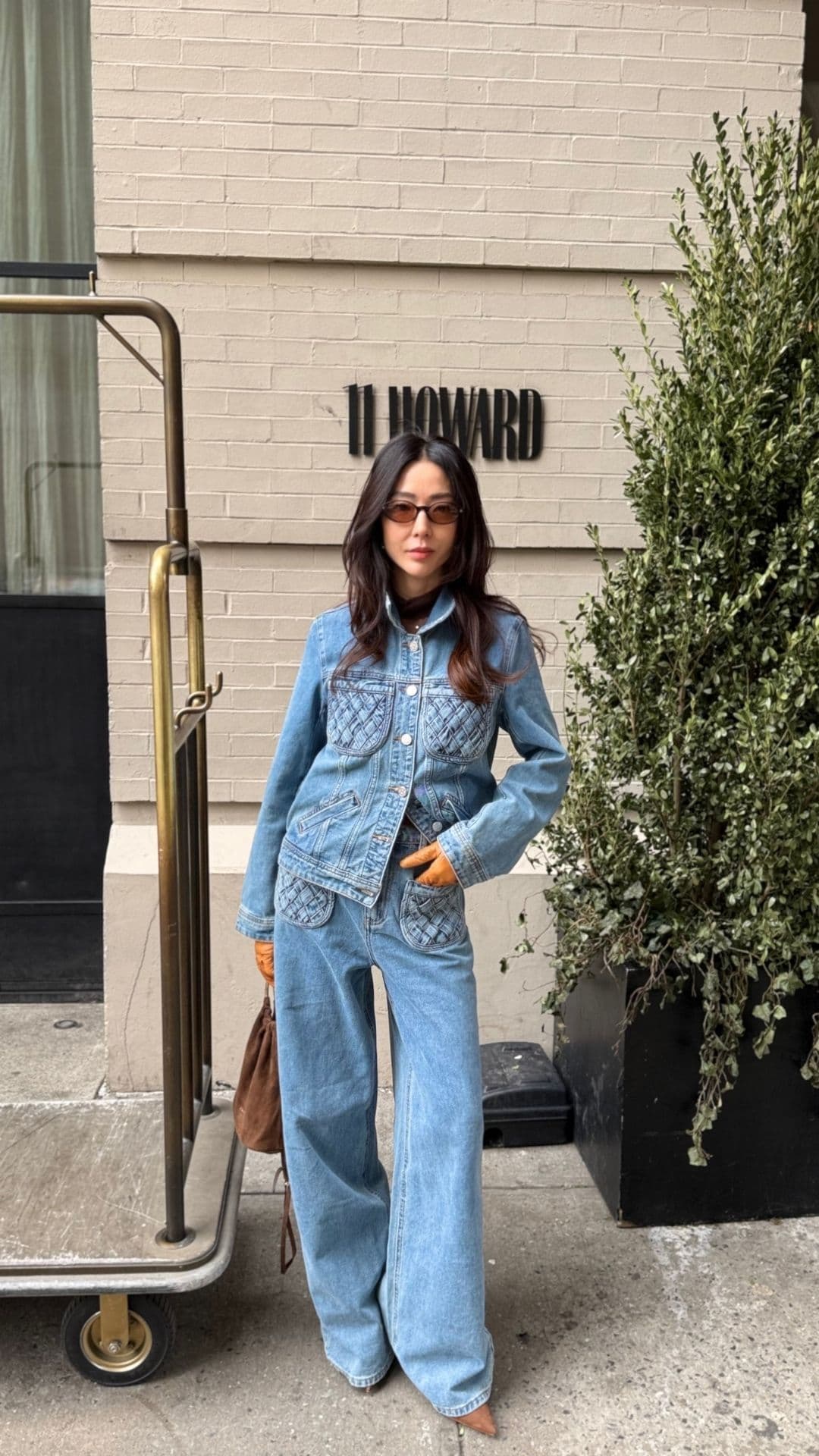 JAQUETA JEANS COM DETALHE TRANÇADO