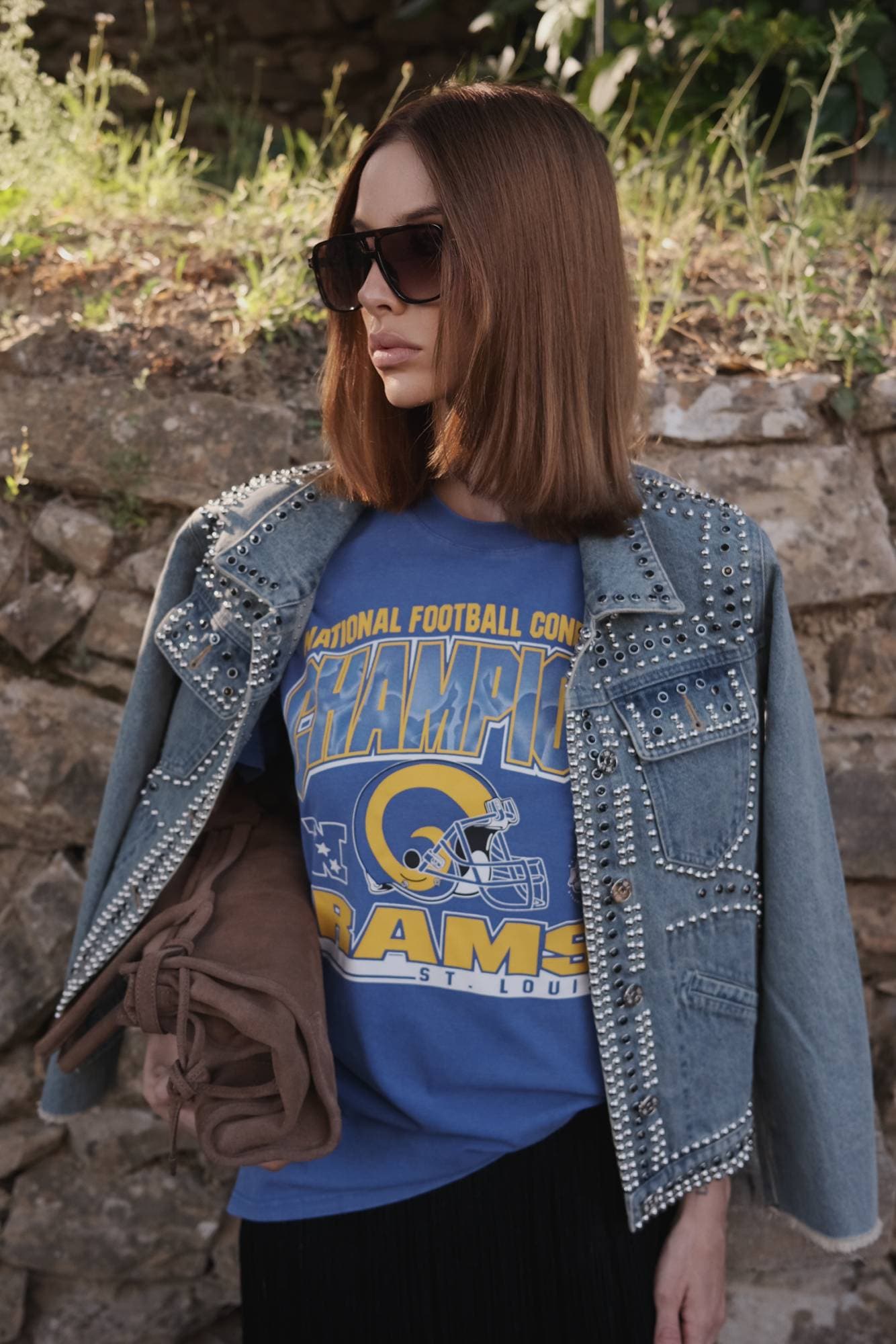 JAQUETA JEANS COM APLICAÇÕES