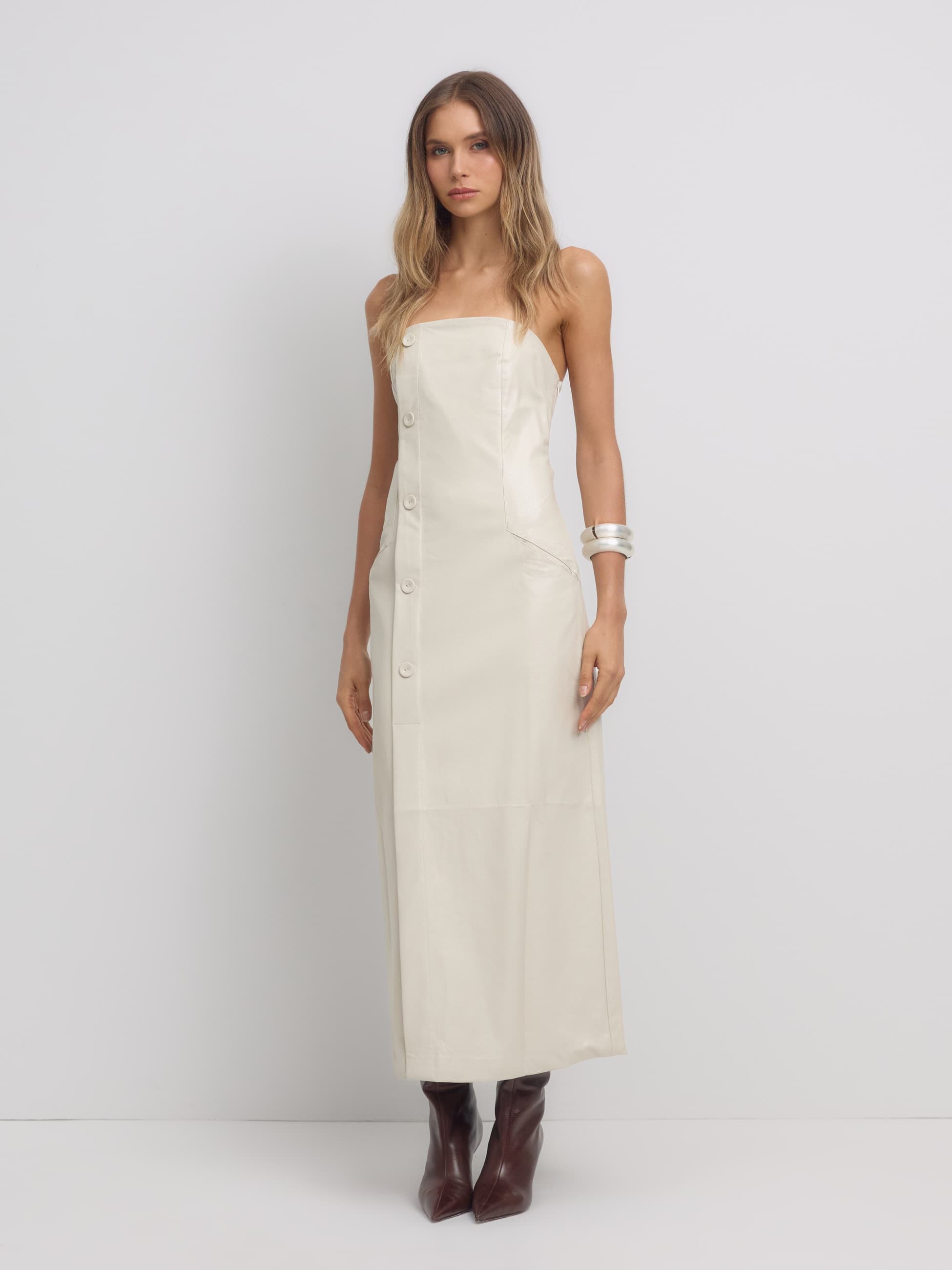 VESTIDO DE COURO COM BOTOES FRONTAIS