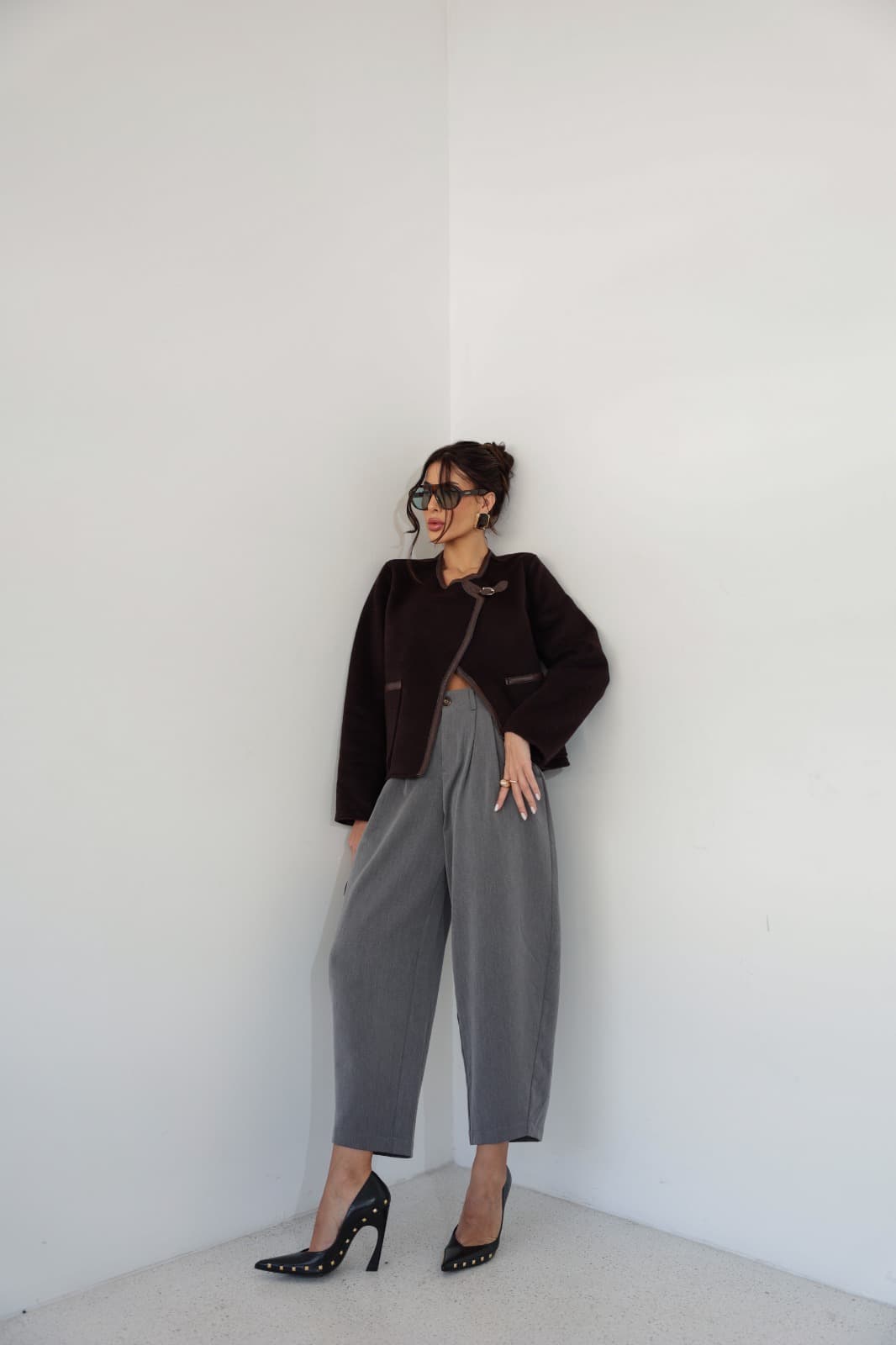 CALÇA COM PREGAS