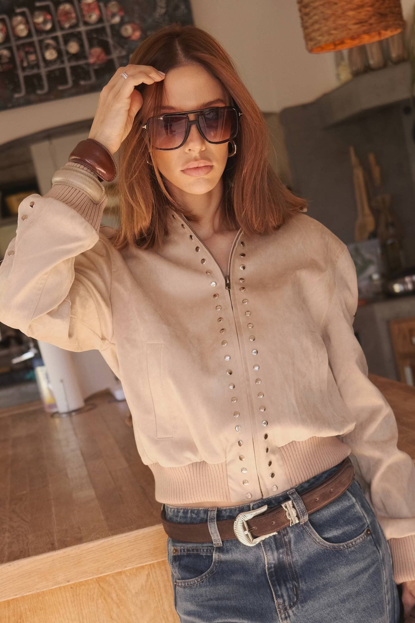 JAQUETA SUEDE COM TACHAS 