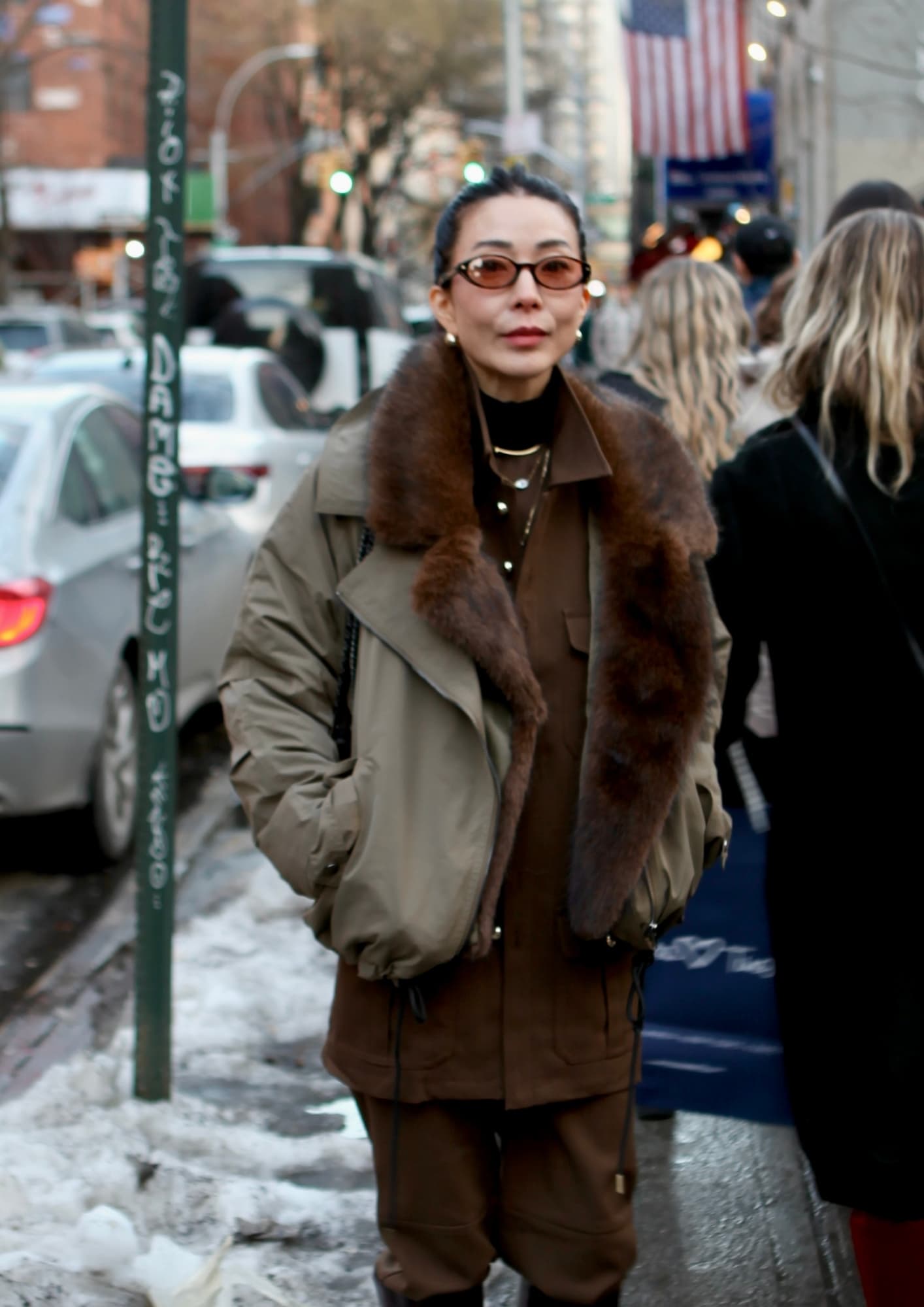 PARKA GOLA COM PELO