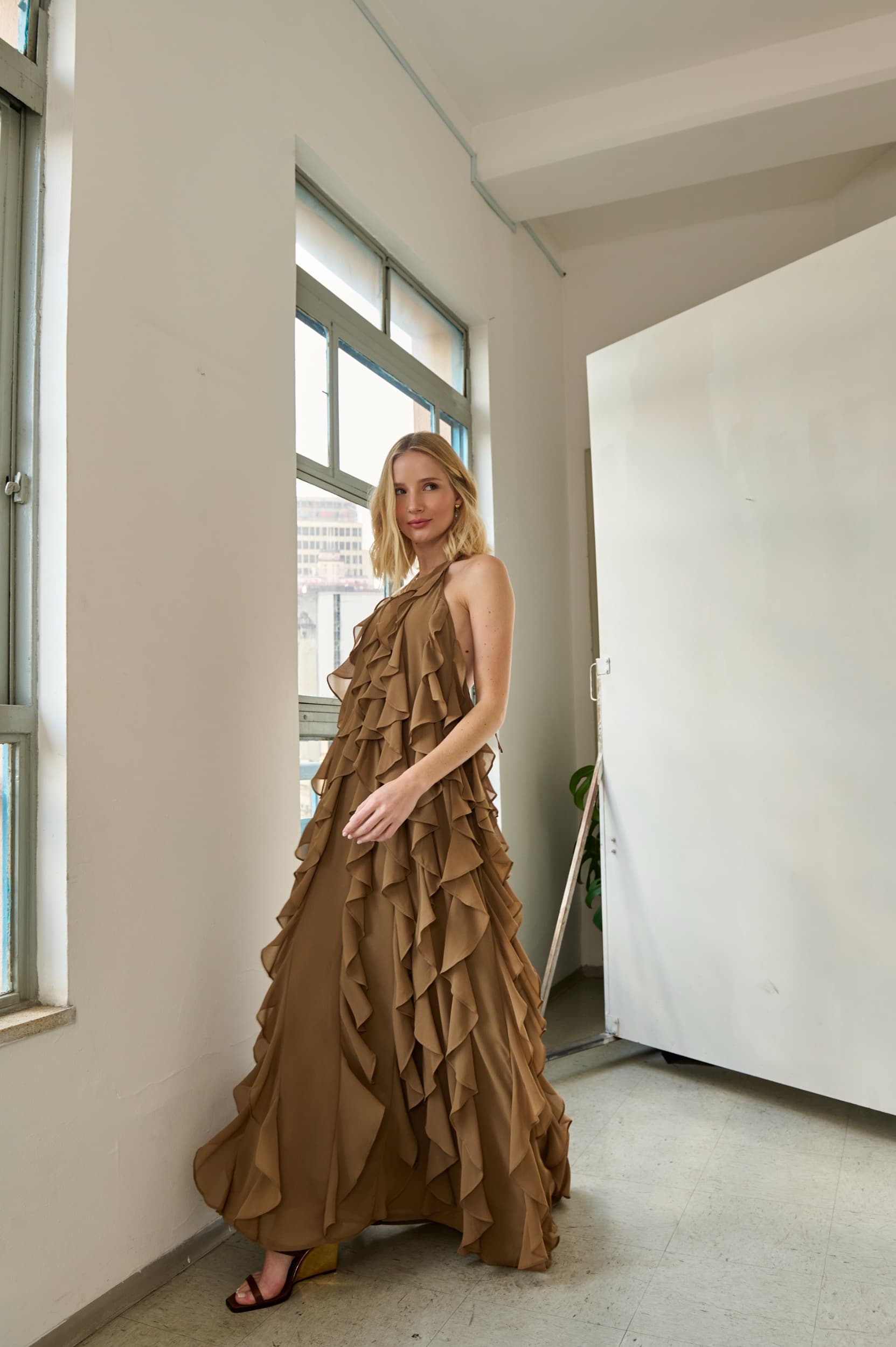 Vestido Longo com Babados
