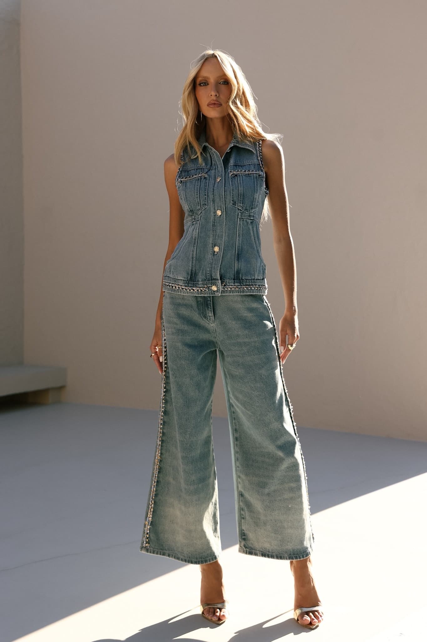 CALÇA WIDE COM CORDÃO TRANÇADO 