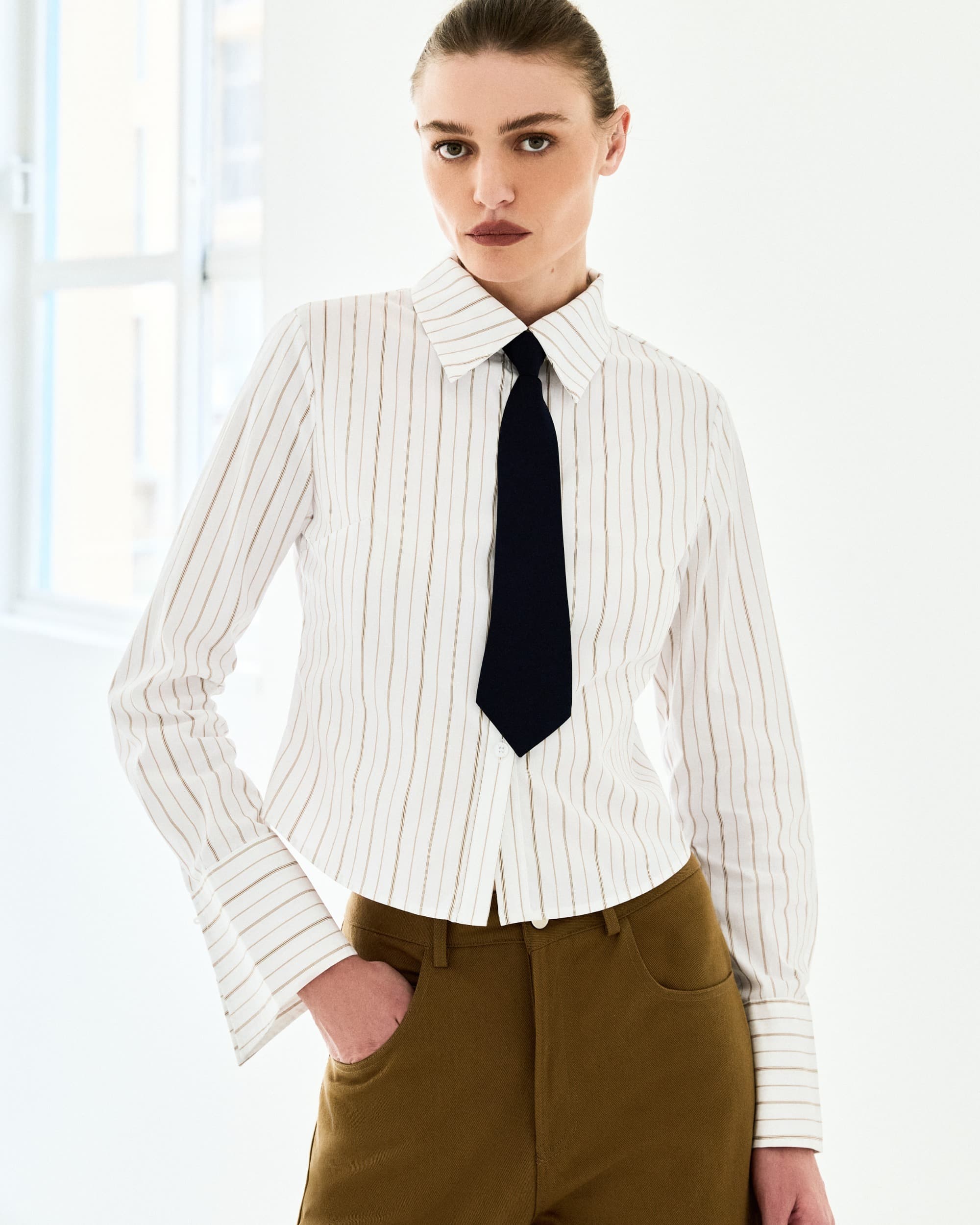 CAMISA ALFAIATARIA COM GRAVATA