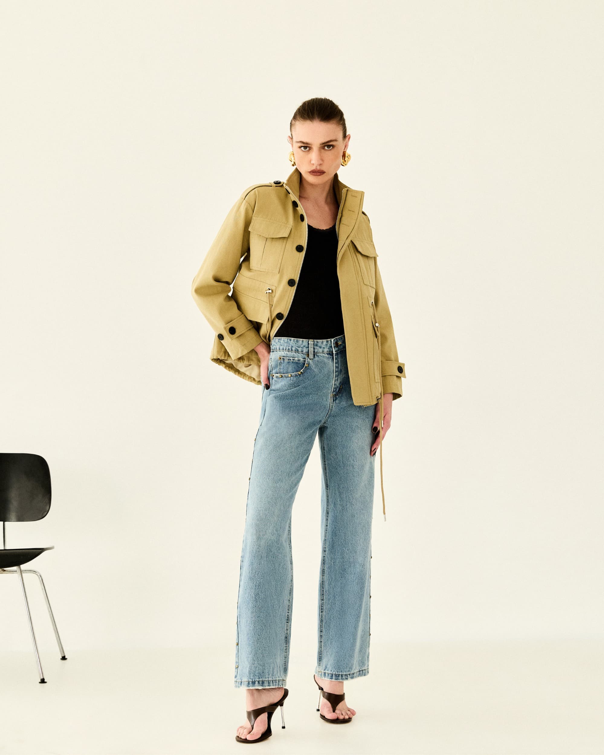 CALÇA JEANS DETALHE TACHAS