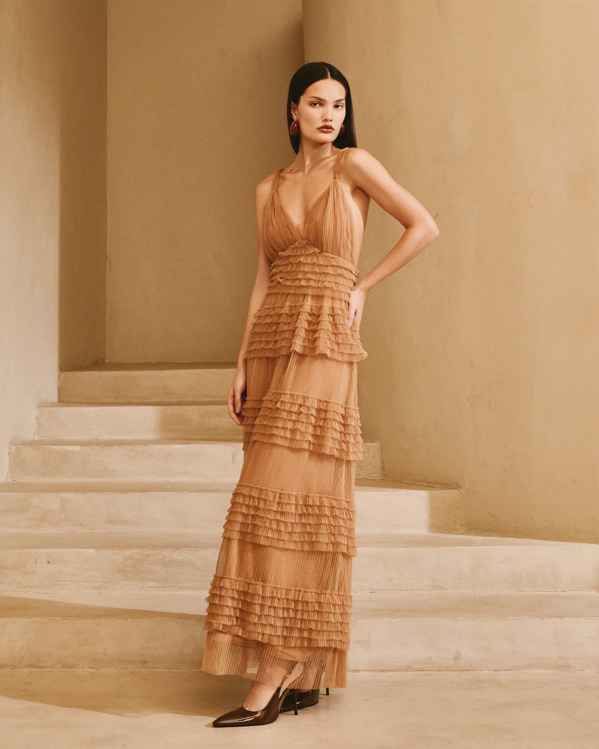VESTIDO LONGO EM TULE DECOTE V 