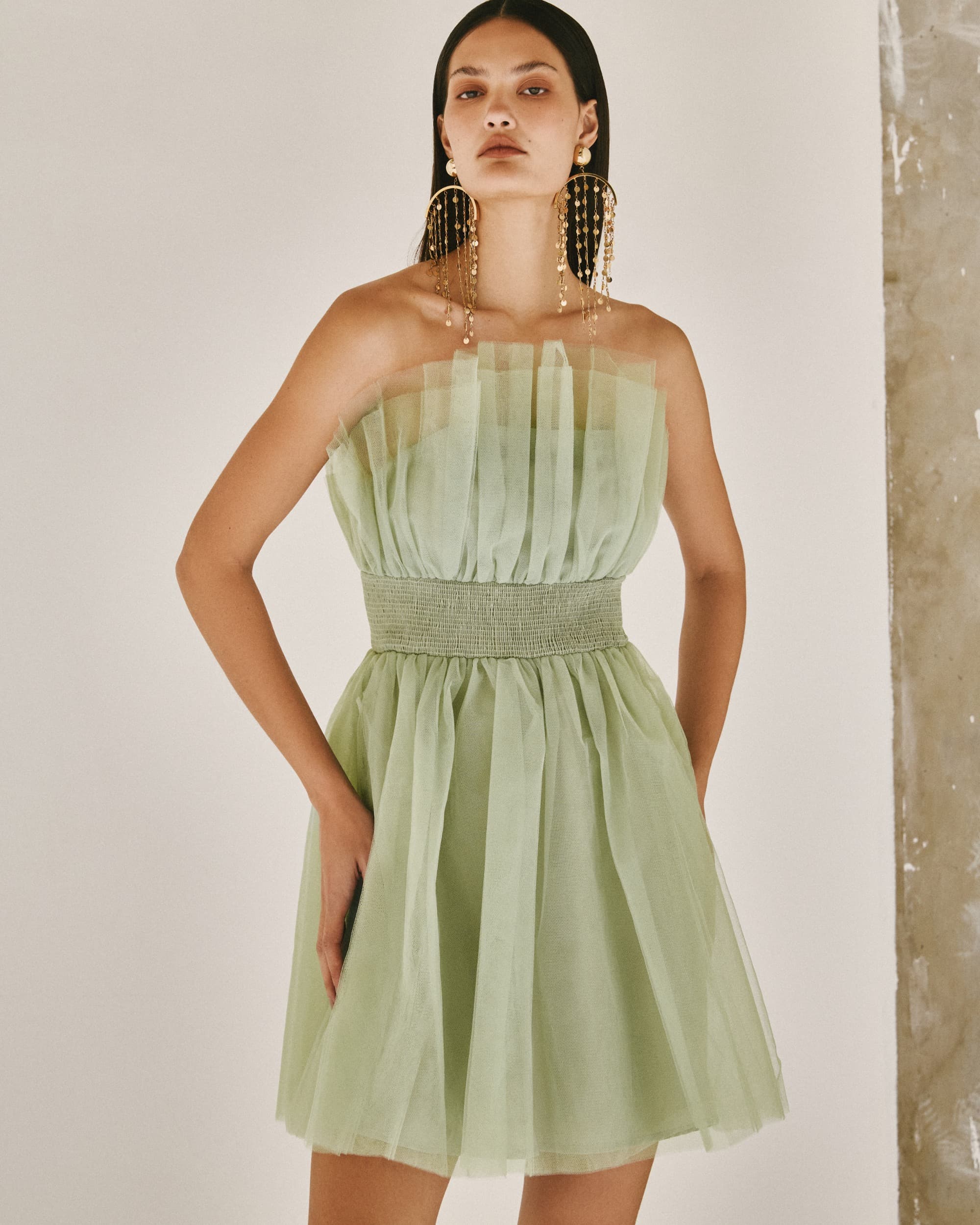 VESTIDO CURTO SEM ALÇAS TULE 